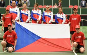 Чеські тенісистки в півфіналі Кубка федерації перемогли в Остраві з рахунком 3: 1 суперниць з Франції (Фото: ЧТК)   Намедни я пригадував, що у чеських тенісисток до цієї півфінальної зустрічі був з француженками негативний баланс - 2: 3