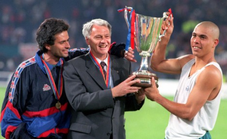 З першими двома Робсон виграв по два чемпіонати і нарешті удостоївся запрошення від єврограндів - в 1996 послугами Роберта зацікавилася Барселона