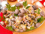 Чудовий салат під горілочку - з квашеної капусти і маринованих грибів