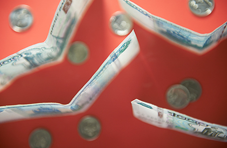 У п'ятницю курс американської валюти закріпився біля позначки 57 рублів 14 копійок за долар