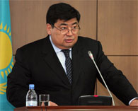 У Казахстані винуватець ДТП, позбавлений судом водійських прав, може знову сісти за кермо, змінивши прізвище