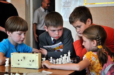 Непосиди стануть спокійніше, навчаючись грі в шахи