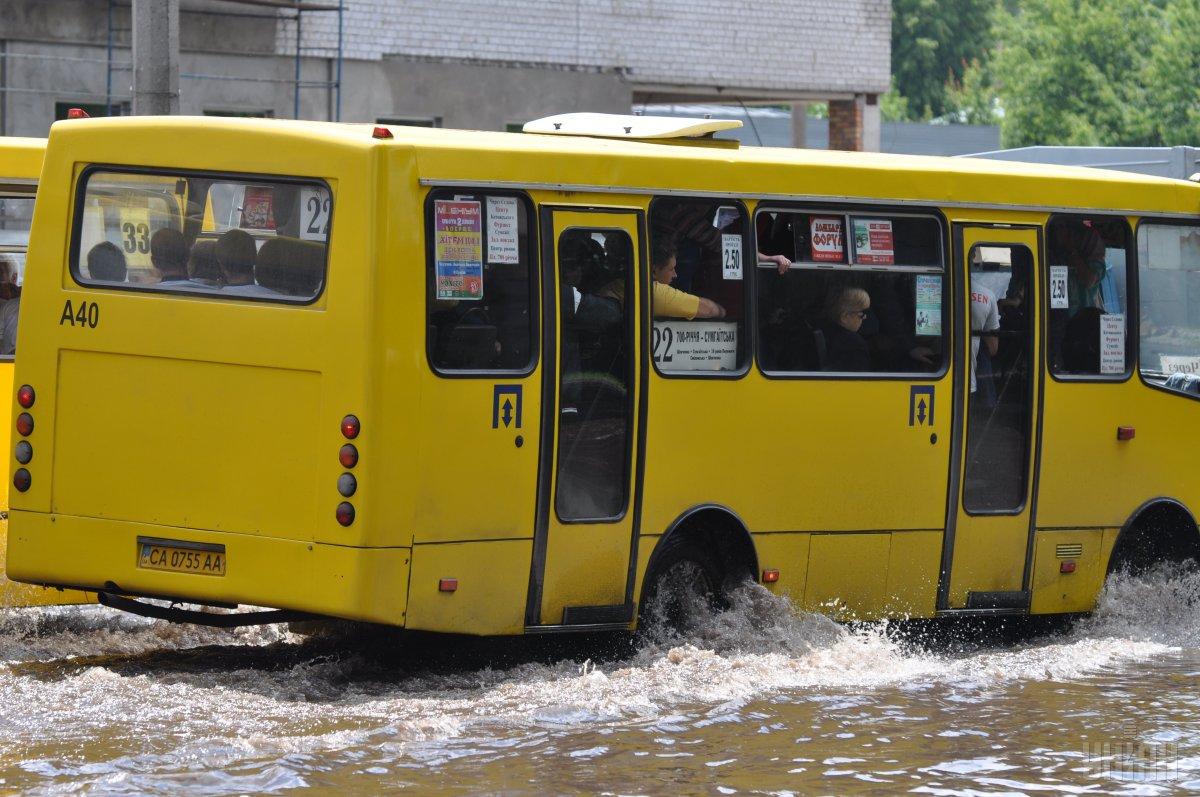Мер міста у відповідь на акцію заговорив про ліквідацію маршрутного транспорту на користь тролейбусів