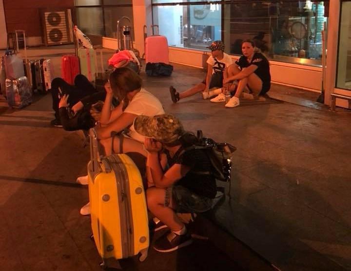 У посольстві України в Грузії туристам сказали, що нічим допомогти не можуть