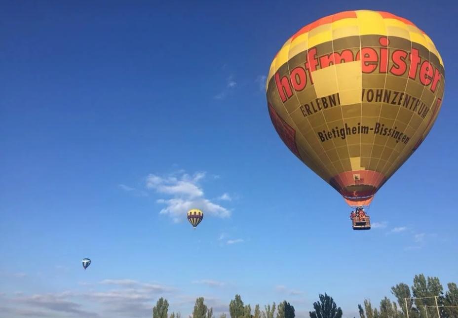 В рамках заходу відбувся показ яскравих теплових аеростатів