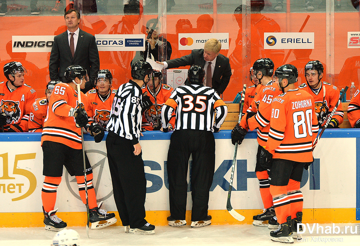 Богдан Потєхін і Данило Файзуллин гратимуть краще - перший провалив старт, але в останніх матчах згадав про свої габарити і буквально випалював простір біля бортів і летів на підбір, ну а колишній яструб ще не до кінця освоївся в команді, він трохи недостатньо розуміє партнерів, але ця проблема усувається парою матчів