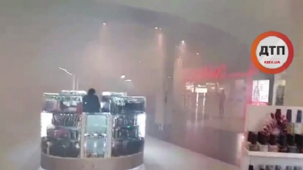 26 листопада 2018, 19:22 Переглядів:   Користувачі соцмереж повідомляють, що торговий центр Ocean Plaza на Либідській весь в диму