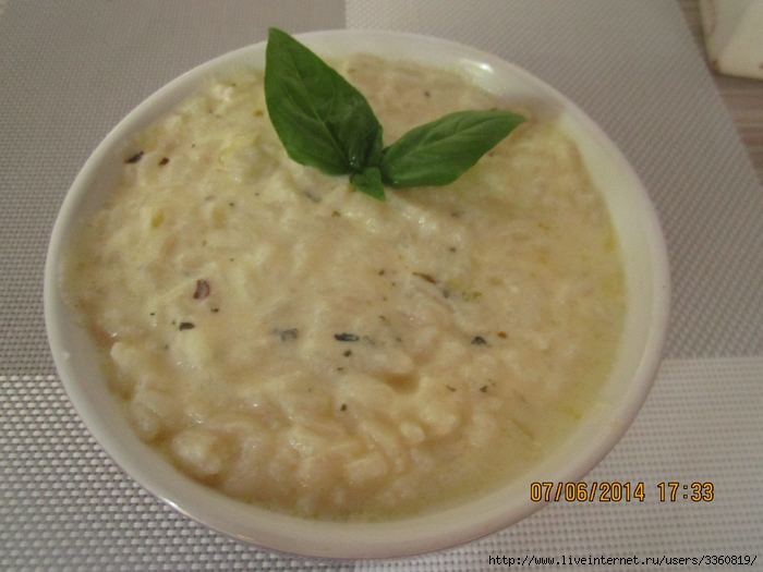 Недолугих замітки і Смакові відчуття: Гарячий суп Спас мені не дуже сподобався, смак був кислий але за рахунок рису все таки оксамитовий і ніжний на кінчику язика, стійка вершкове