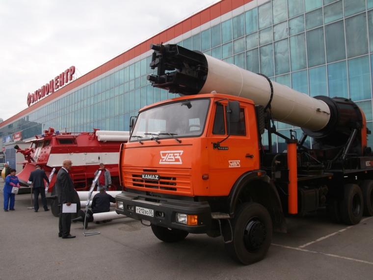 З керівництвом заводу Віталій Маркелов обговорив можливість поставок гусеничної пожежної машини і машини загвинчуючи паль для потреб «Газпрому»