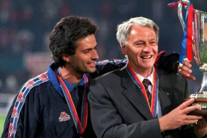 З 1997 року Робсон і Моурінью стають тренерами клубу «Барселона», який за підсумками займає друге місце в Чемпіонаті Іспанії і отримує національний Кубок