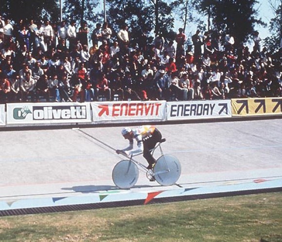 Найгучнішою подією був ознаменований жовтень 1972 року, коли бельгійський велосипедист, жива легенда, встановив рекорд, подолавши за 1 годину 49,431км на Олімпійському Велодромі в Мехіко