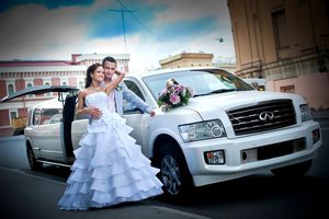 При виборі весільного автомобіля, в першу чергу, вчить   ється побажання нареченого і нареченої, адже це їхнє весілля