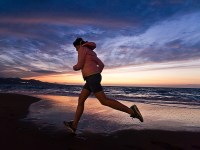 Чи ефективний біг вечорами для схуднення, якщо більшість журналів про фітнес радить   бігати вранці