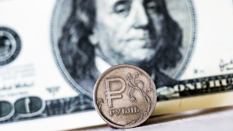 Курс долара до рубля за даними на завтра, 21 серпня, піднявся до 67,1 руб